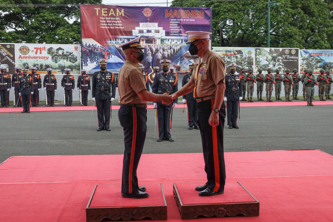 The 38th Commandant of the U.S. Marine Corps, Gen. David H. Berger, receives an honors ceremony from the Philippine Marine Corps Commandant, Gen. Charlton Sean Gaerlan, at Philippine Marine Corps Headquarters, Manila, Philippines, Sept. 5, 2022. Generals Berger and Gaerlan met with each other to discuss current and future training opportunities. (U.S. Marine Corps photo by Sgt. Kathryn Adams)