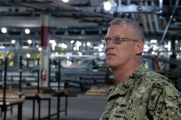 DLA Distribution Commander tours EDC, largest distribution center in DoD Network