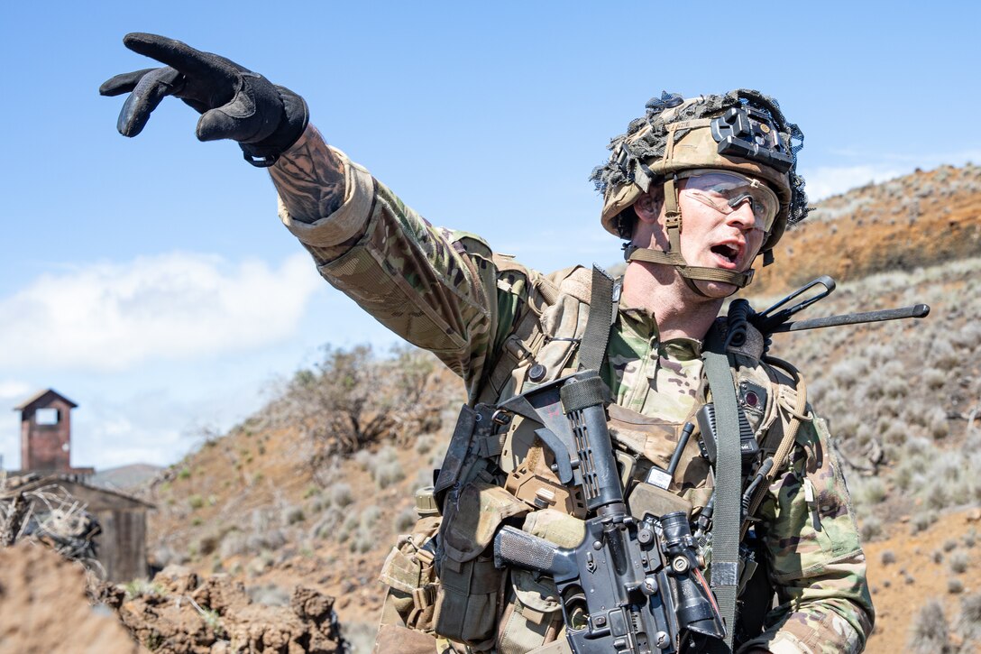 1st Battalion, 21st Infantry Regiment, 2nd Brigade Combat Team, 25th Infantry Division Soldiers assault a compound at a training mission during Joint Pacific Multinational Training Center (JPMRC) 23-01 on Pohakuloa Training Grounds, Hawaii, Nov 2, 2022.