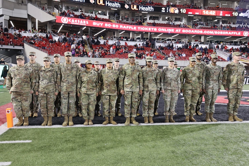 DVIDS - News - Soldiers recognized at St. Louis Cardinals game