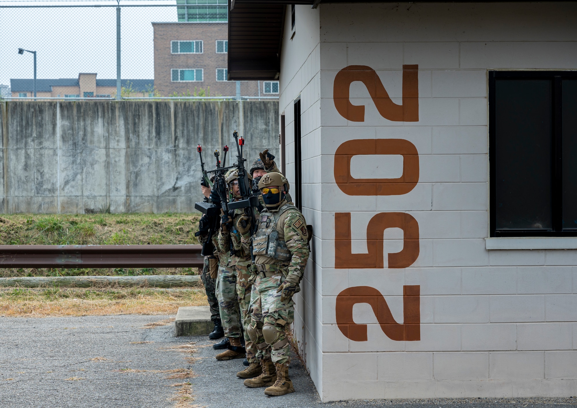 U.S. Air Force 51st Security Forces Squadron Defenders and Republic of Korea Military Policemen respond to a simulated base attack during a joint Combat Readiness Course at Osan Air Base, ROK, Nov. 3, 2022.