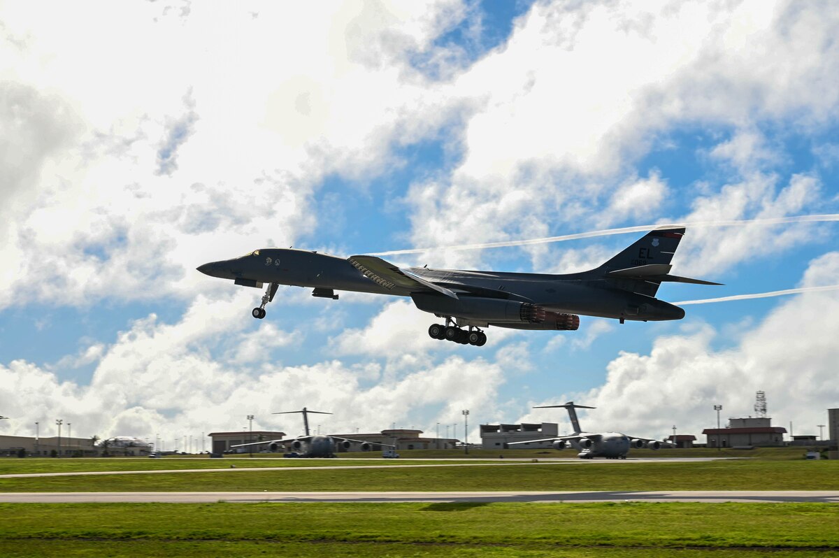 B-1B Lancers, A-10C Thunderbolts fly aerial integration sortie over Pacific Ocean