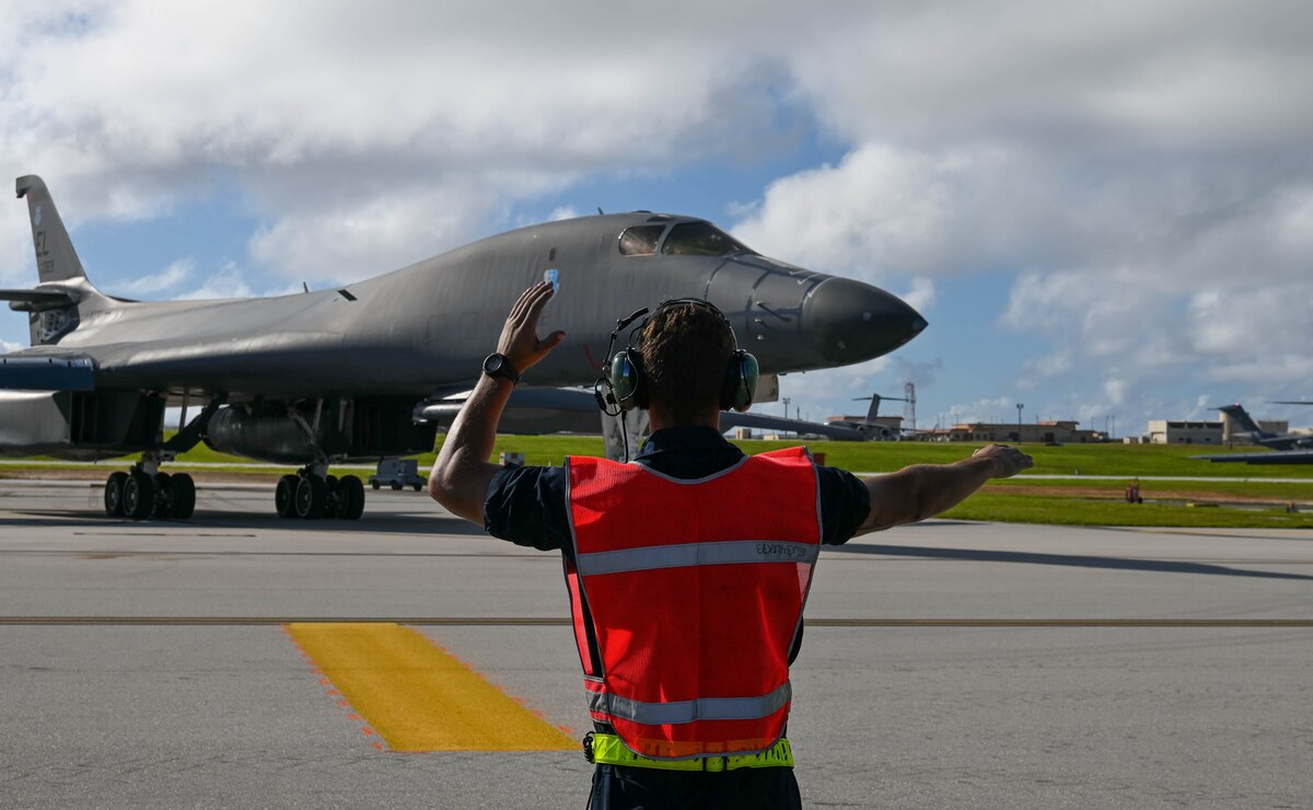 B-1B Lancers, A-10C Thunderbolts fly aerial integration sortie over Pacific Ocean