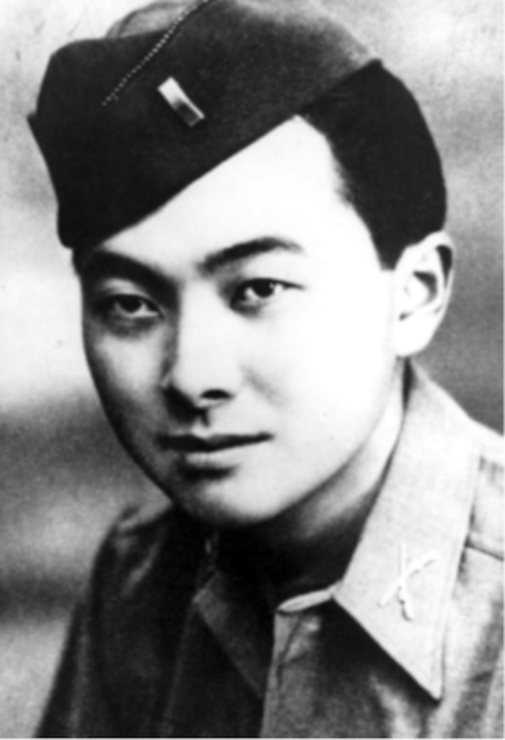 B&W photo of Dan Inouye in an Army uniform with a single bar as his ranking device.