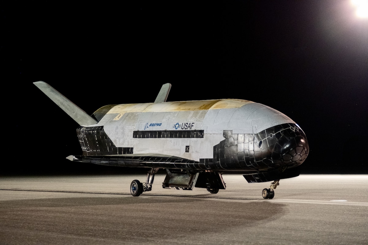 トランシーバー NASA X-37B orbital test vehicle concludes sixth successful