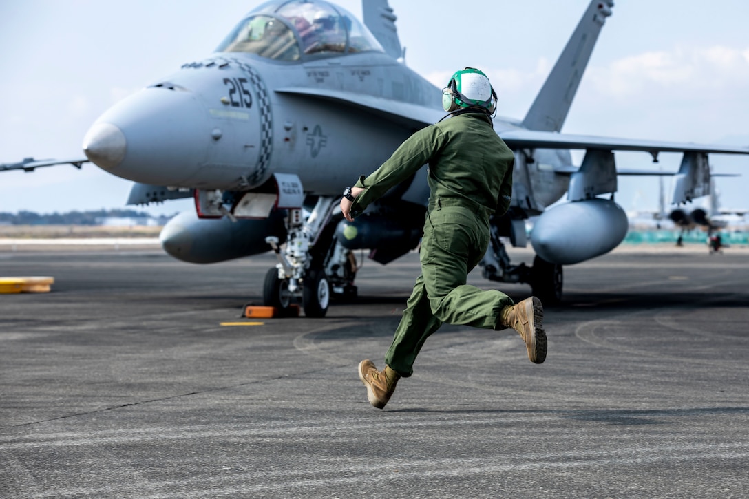 海兵隊第12飛行大隊第312戦闘攻撃中隊のF/A-18レガシーホーネットC/D機が航空機訓練移転（ATR)プログラムの一環で航空自衛隊新田原基地を訪れました。この二国間プログラムの目標は作戦即応性の強化、相互運用性の向上、そして地域への航空騒音の影響の軽減です。