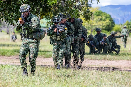 A Colombian Army infantry squad moves through a movement to contact exercise during training lanes at Exercise Southern Vanguard 23 at Tolemaida Military Base, Colombia, Nov. 12, 2022.