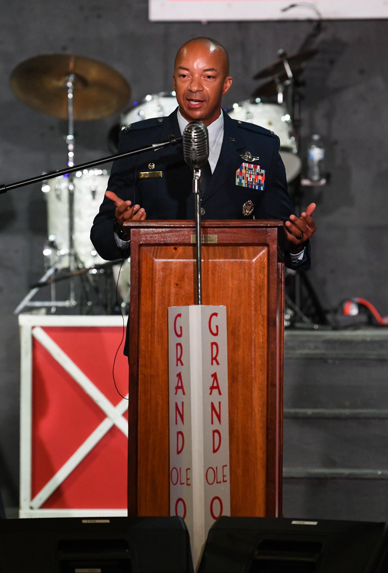 Col. Gordon speaking from lectern