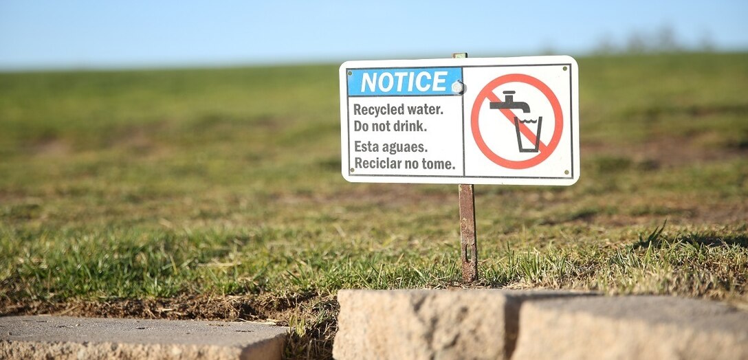 Sign alerting public water is recycled; do not drink.