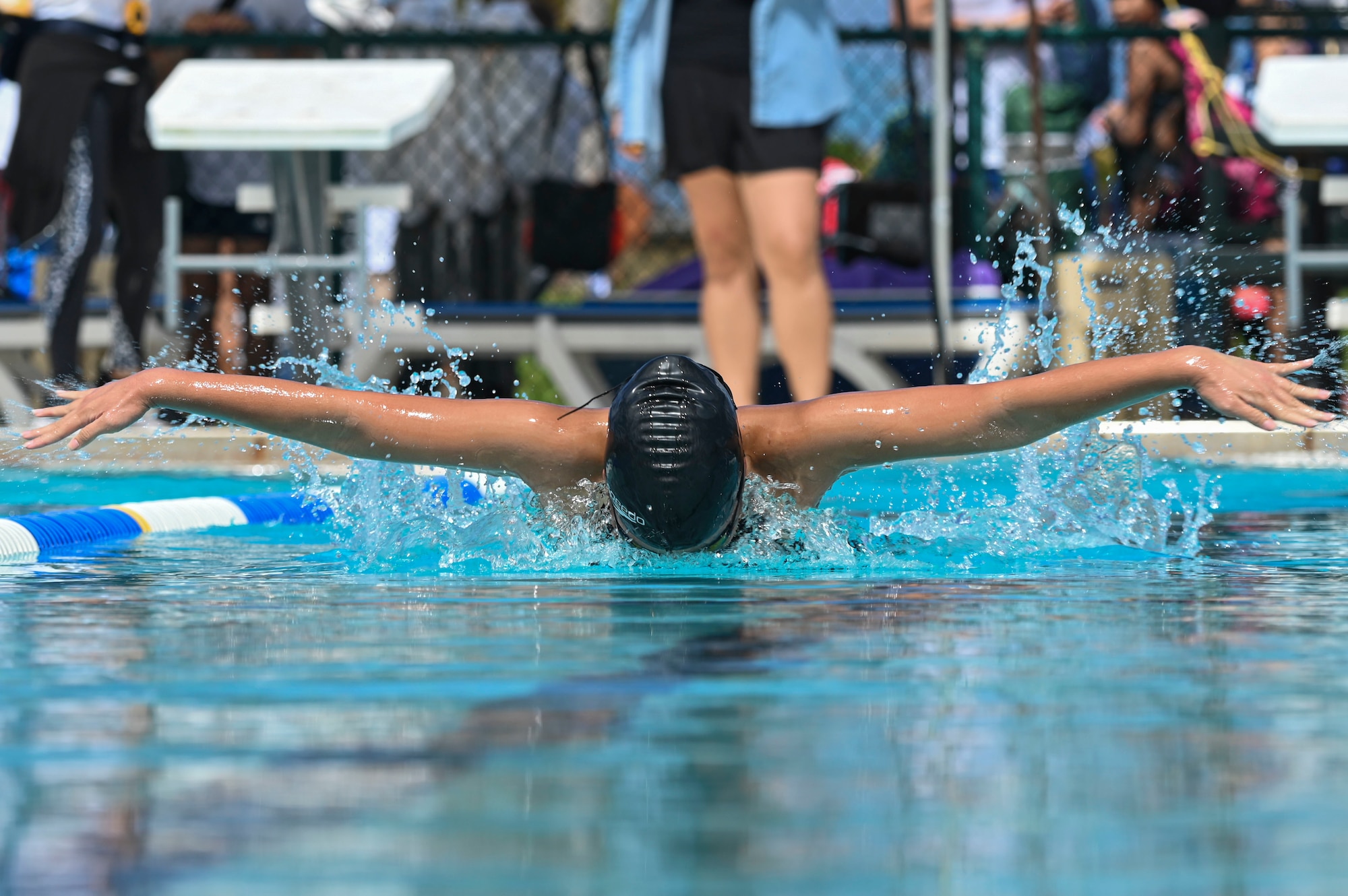 A swimmer swims butterfly