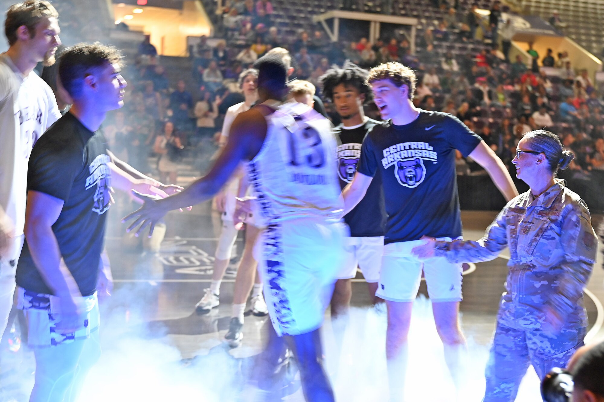 basketball players give each other high-fives