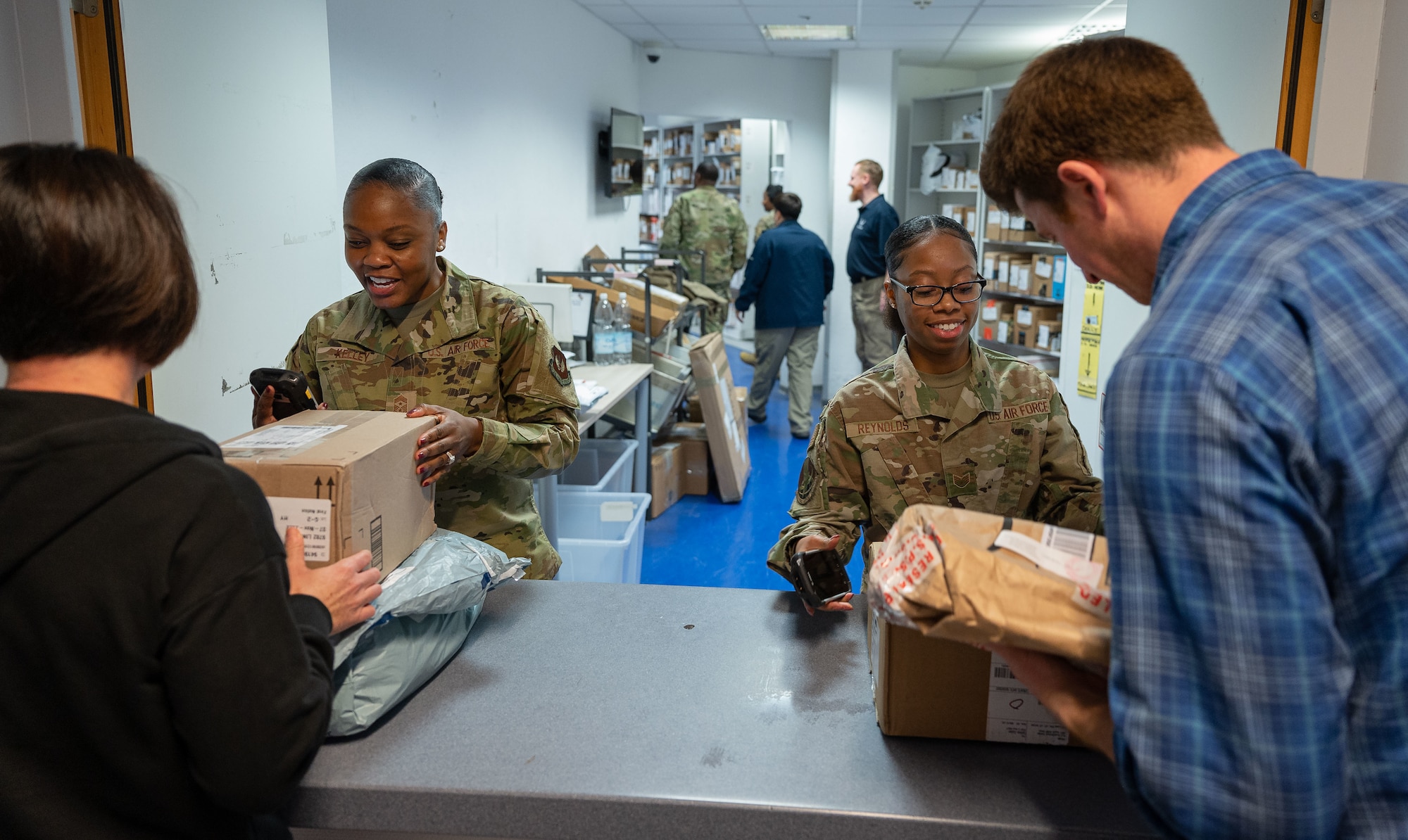 Command team posts up at Northside Post Office > Ramstein Air Base