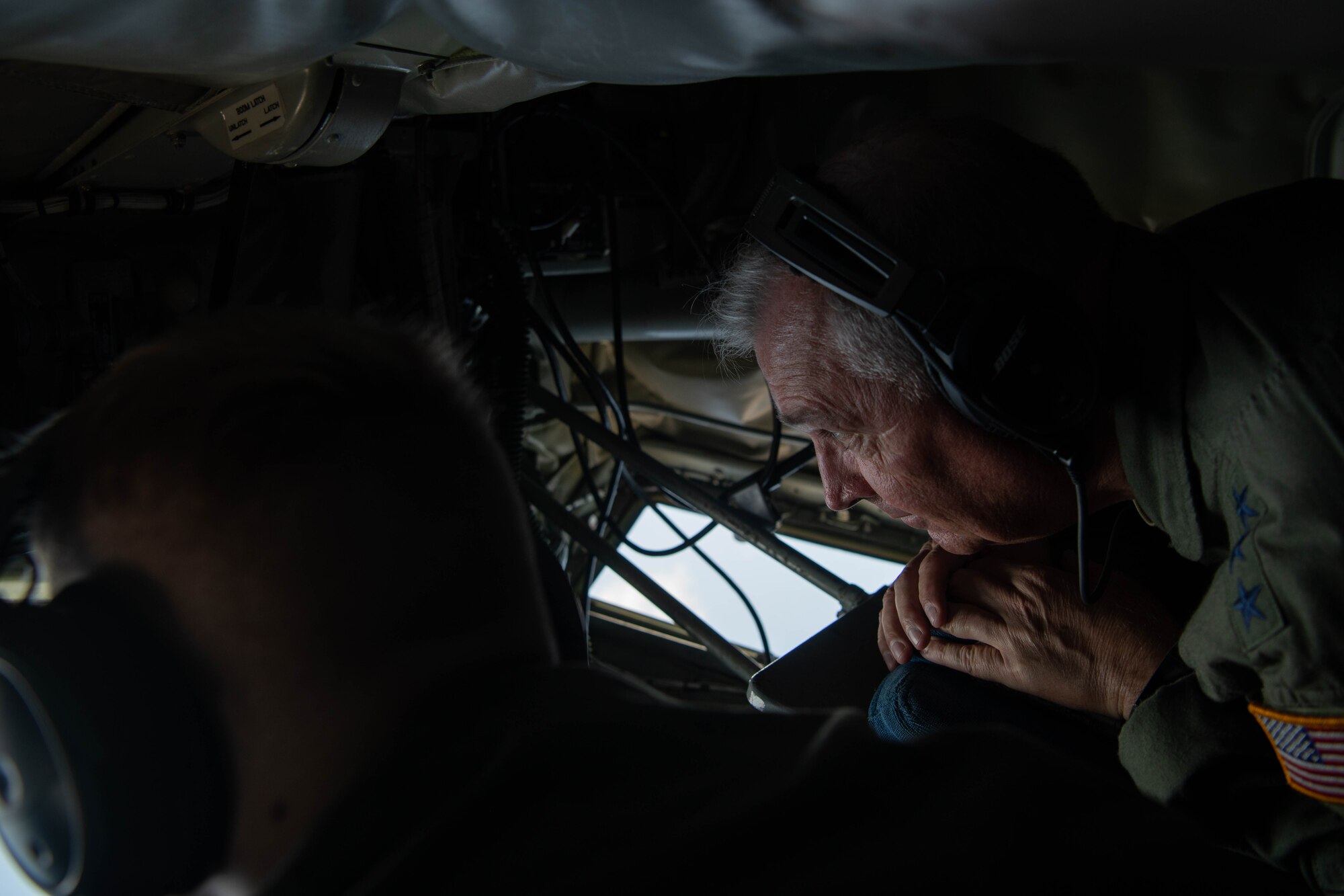 COMUSFJ watches aerial refueling.
