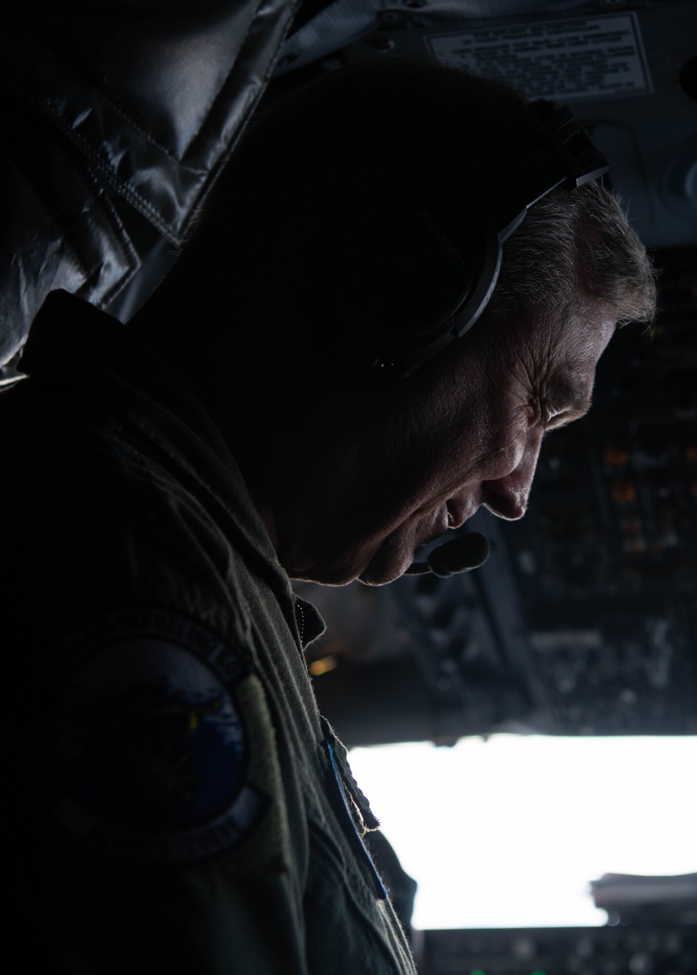 COMUSFJ flies on an aircraft.