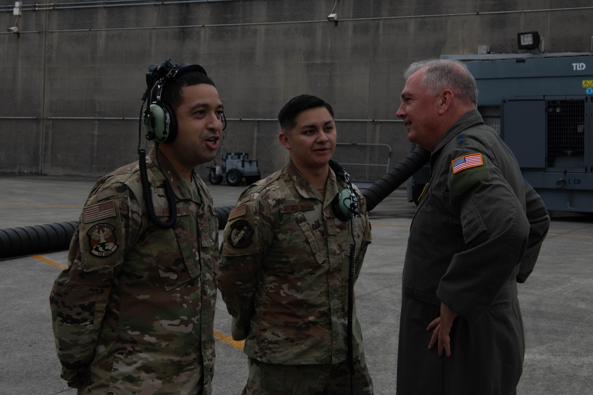 COMUSFJ speaks to Airmen