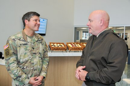 Fort Leavenworth garrison commander speaks with 88th Readiness Division commanding general