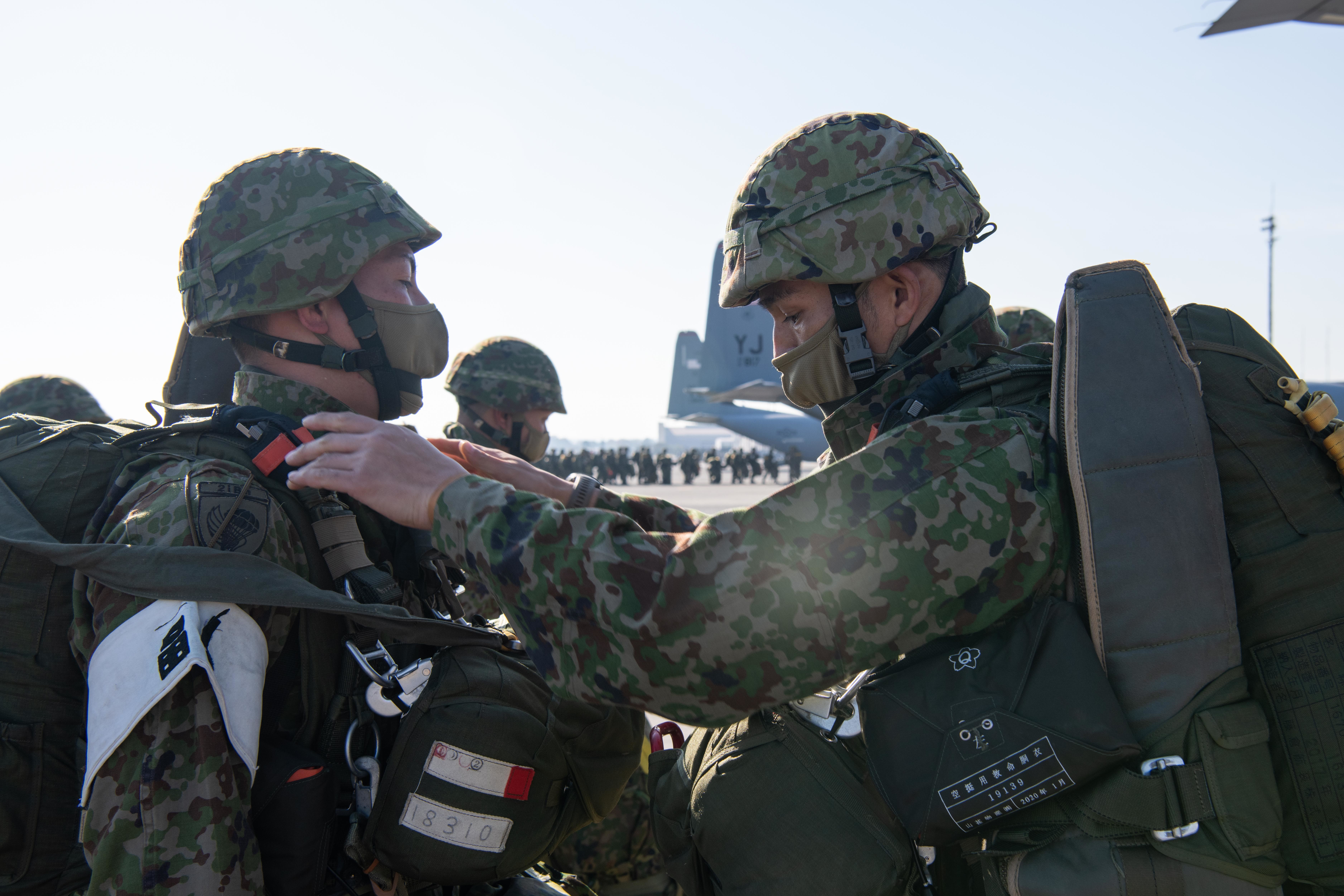 36th Airlift Squadron JGSDF team up for jump training