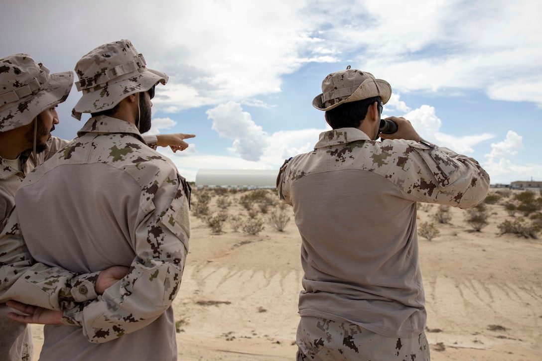 UAE Soldiers practice reconnaissance and reporting