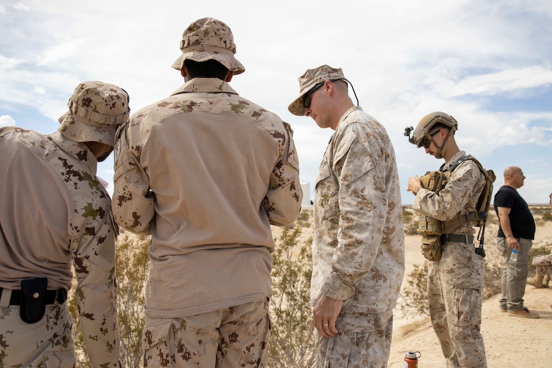 UAE Soldiers practice reconnaissance and reporting