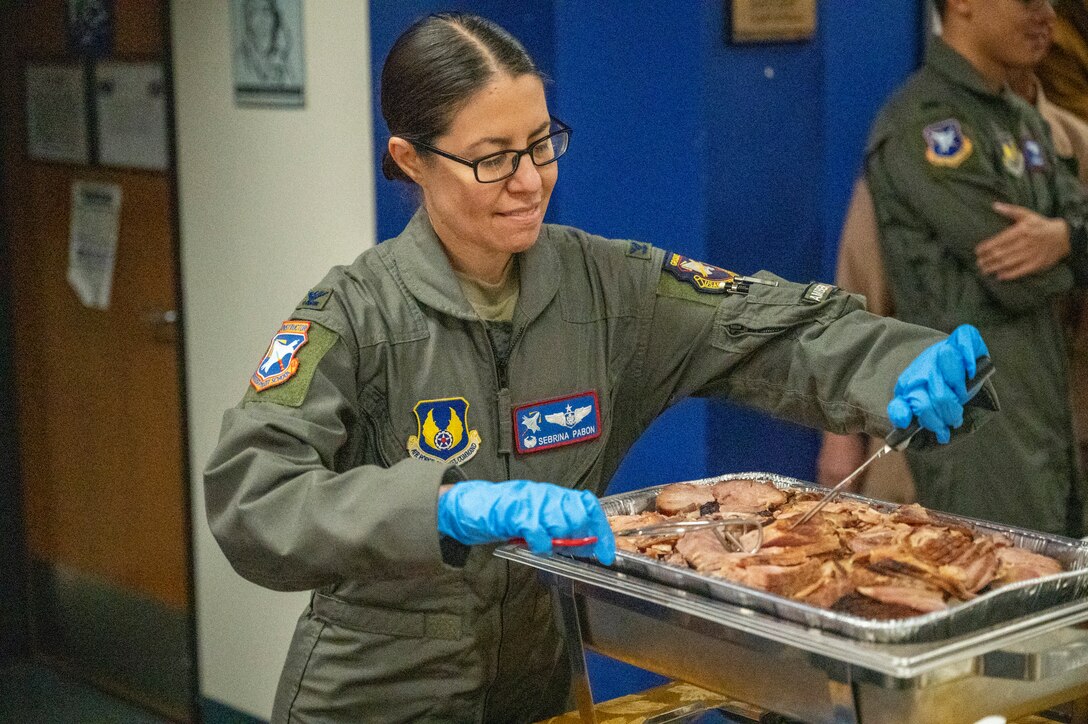 Not to miss out on the upcoming holidays, USAF TPS planned and hosted an American Thanksgiving feast with all the traditional fixings for the ROKAF and USAF TPS team. The culmination of a successful technical exchange, a Thanksgiving meal together was the perfect ending for shared experiences in flight test and cultural traditions. 
 (Pictured: Col. Sebrina Pabon, Commandant, U.S. Air Force Test Pilot School)