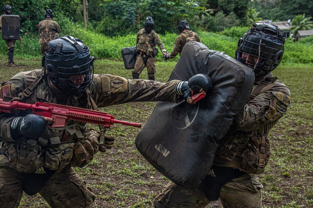 100th Battalion, 442nd Infantry Regiment, U.S. Army Hawaii Reserve soldiers perform  French combatives techniques on Camp Papeari Tahiti, French Polynesia, May 11, 2022. Marara 22 is a multinational training exercise which enhances combined interoperability between the U.S. military and France’s Combined Joint Task Force Headquarters in French Polynesia. The training advances partners’ abilities to address complex and future contingencies throughout the Indo-Pacific. This is the first iteration of Exercise Marara at the multinational level. (U.S. Army photo by Spc. Daniel Proper, 25th Infantry Division)