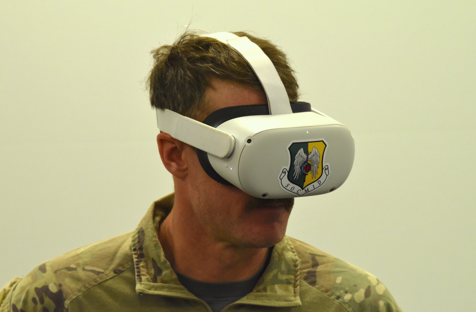 A U.S. Air Force Pararescuemen uses virtual reality to conduct tactical trauma scenario.