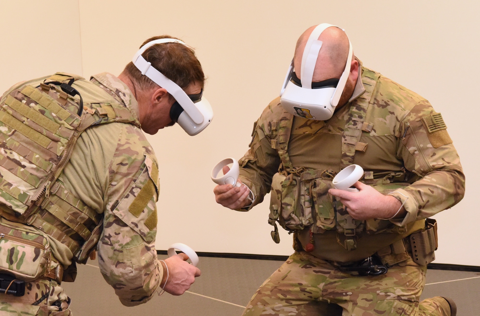 U.S. Air Force Pararescuemen use virtual reality to conduct tactical trauma scenario.