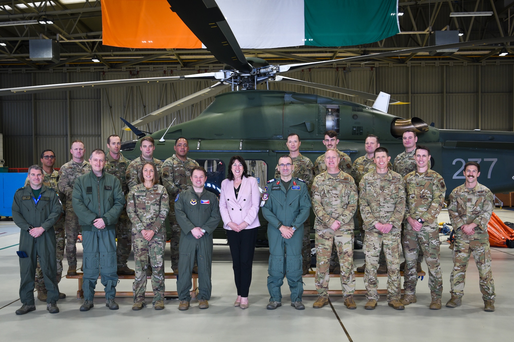 Group photo of 20 AF team and Irish team
