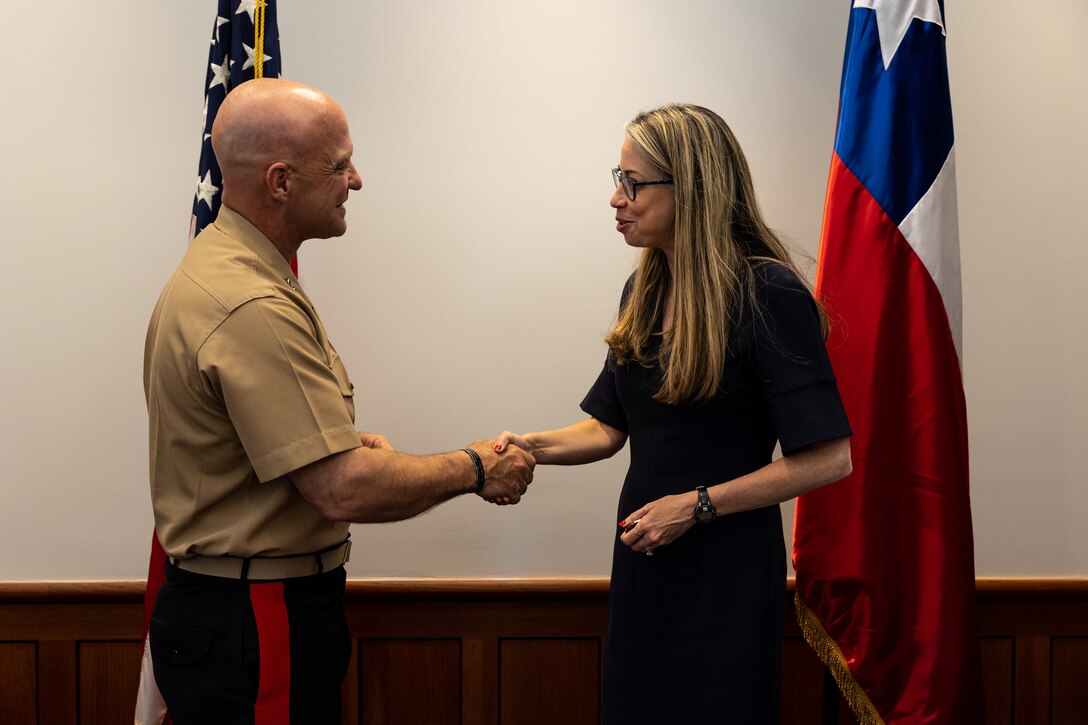 Lt. Gen. Bellon Visits U.S. Embassy in Santiago