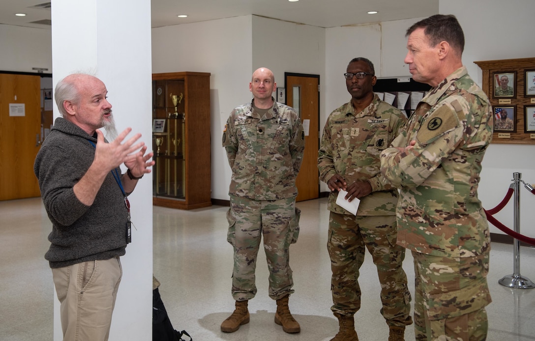 81st RD DCG-S visits the 412th Theater Engineer Command