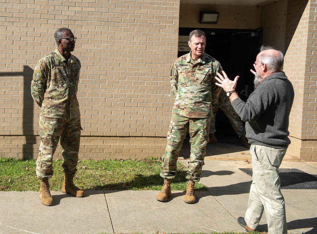 81st RD DCG-S visits the 412th Theater Engineer Command