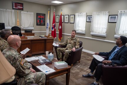 81st RD DCG-S visits the 412th Theater Engineer Command