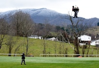 HART demonstrates hoist capabilities for SWVA emergency managers