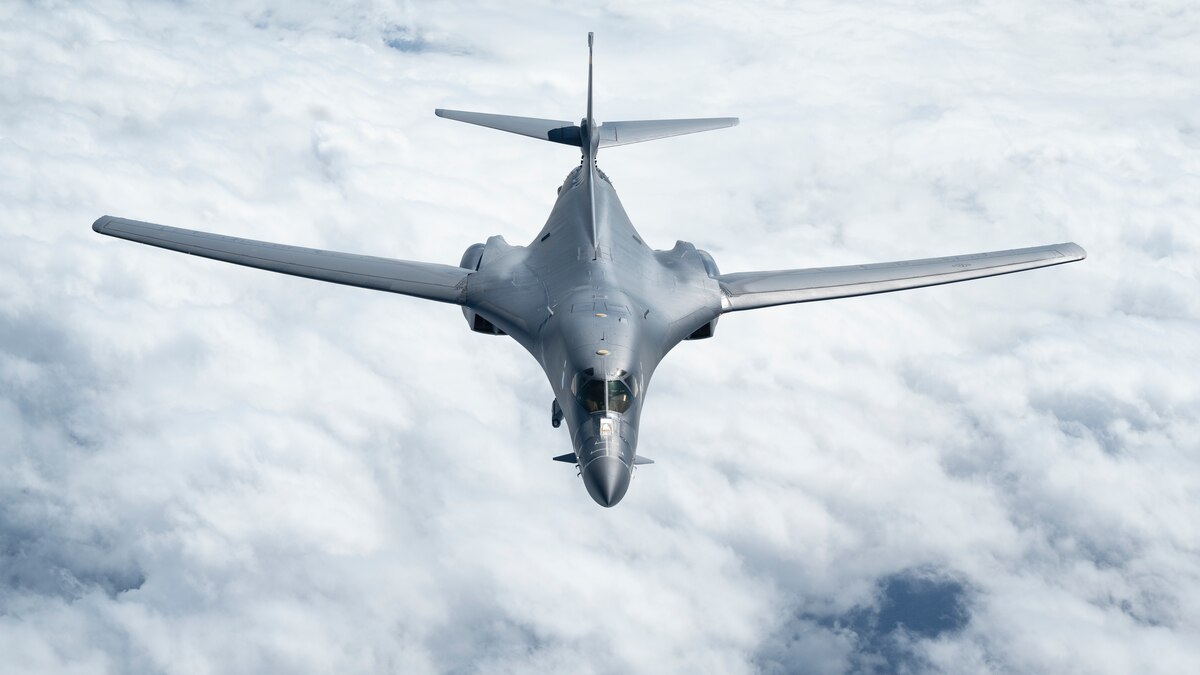 909th Air Refueling Squadron delivers fuel to B-1B Lancers