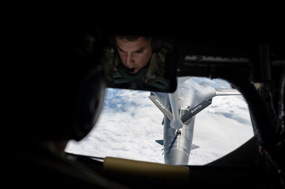 909th Air Refueling Squadron delivers fuel to B-1B Lancers
