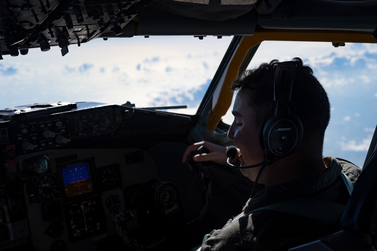 909th Air Refueling Squadron delivers fuel to B-1B Lancers