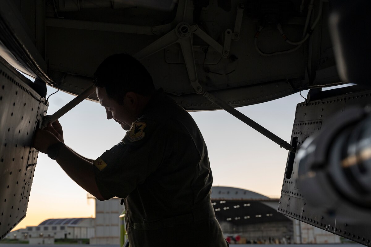 909th Air Refueling Squadron delivers fuel to B-1B Lancers