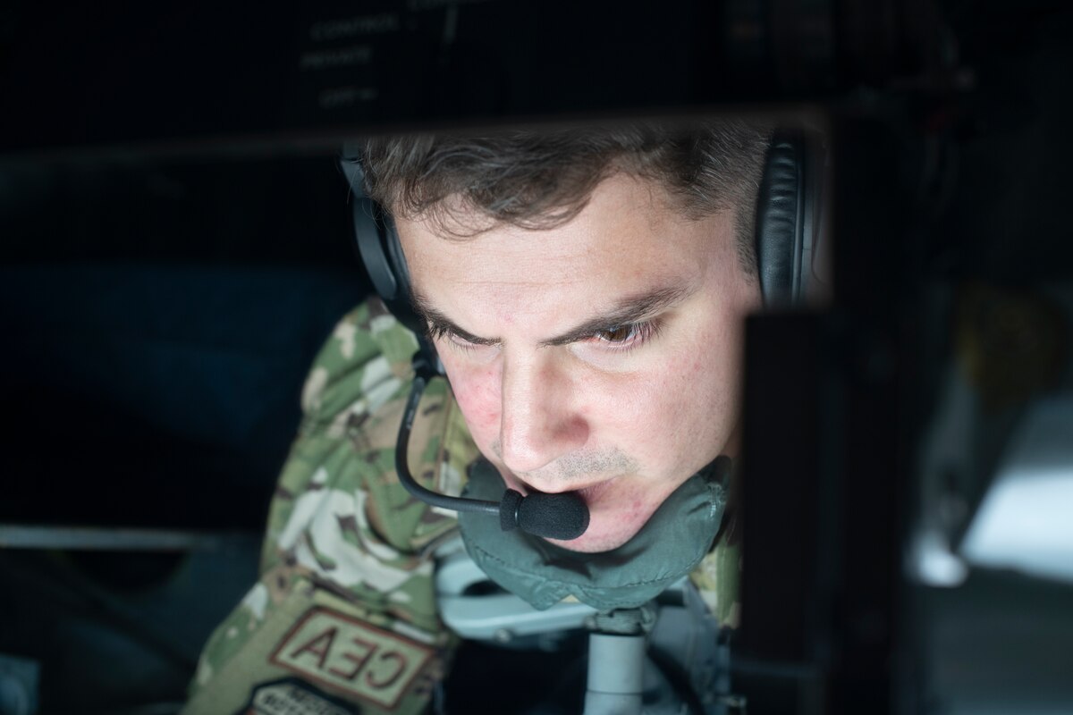 909th Air Refueling Squadron delivers fuel to B-1B Lancers