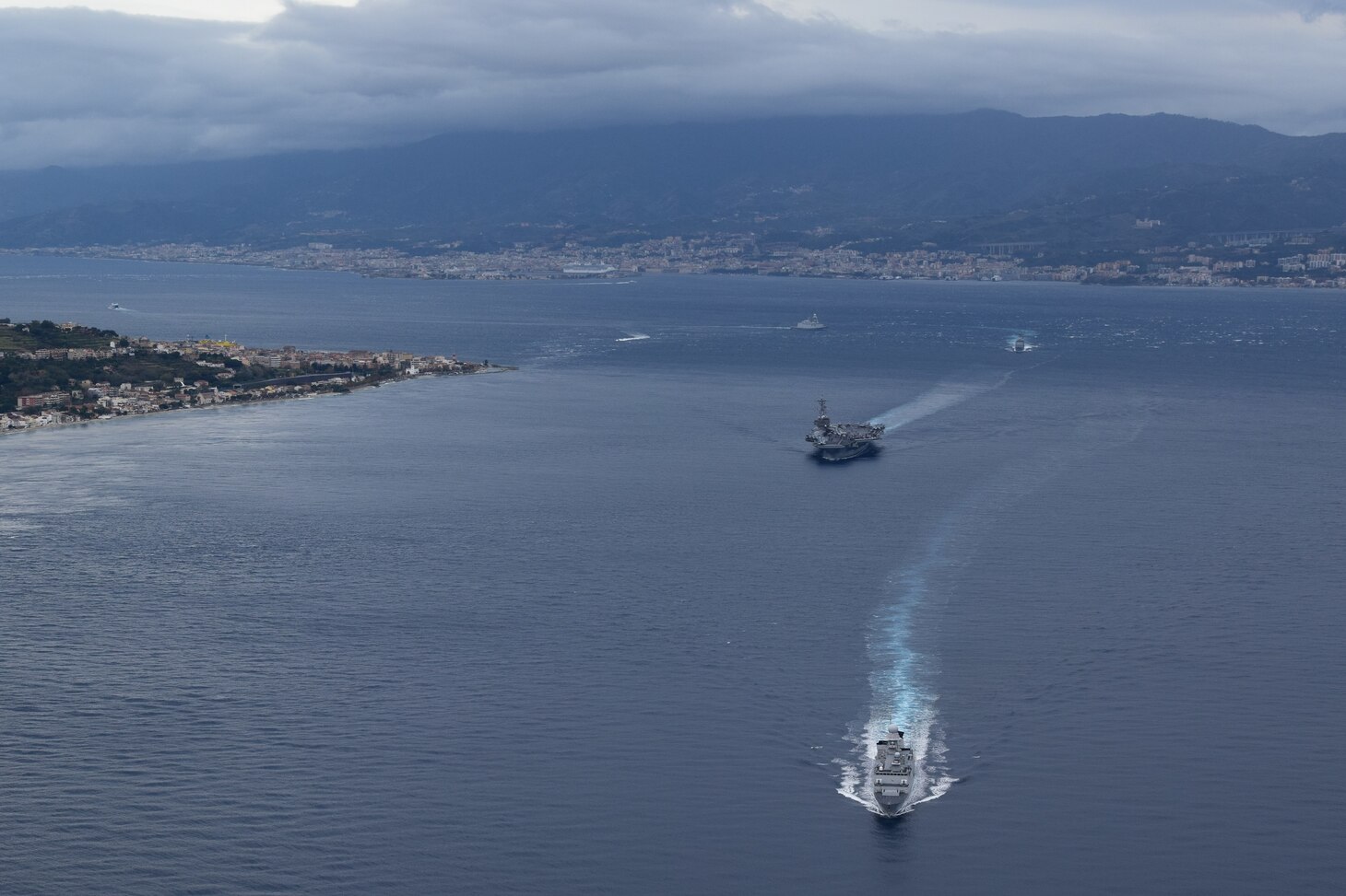 The Italian Navy Destroyer ITS Andrea Doria (D 533), front, the Nimitz-class aircraft carrier USS George H.W. Bush (CVN 77), Ticonderoga-class guided-missile cruiser USS Leyte Gulf (CG 55), and the Italian Navy Carlo Bergamini-class frigate ITS Carabiniere (F 593), transit through the Strait of Messina Nov. 26, 2022.