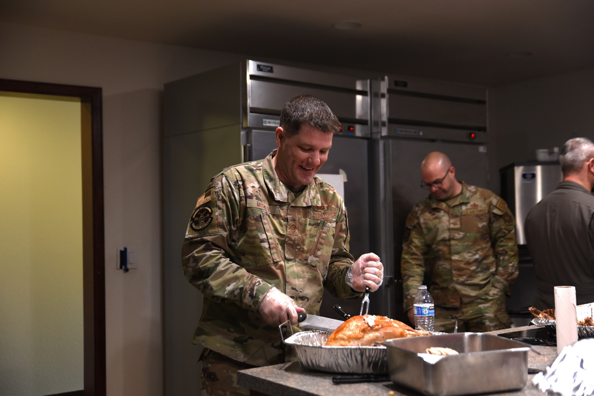 U.S. Air Force Master Sgt. Adam Misner, 62d Aircraft Maintenance Squadron first sergeant, carves a turkey for the Dormsgiving Extravaganza at Joint Base Lewis-McChord, Washington, Nov. 17, 2022. Team McChord first sergeants hosted this event as a way to thank Airmen for their hard work and dedication to Team McChord. (U.S. Air Force photo by Airman Kylee Tyus)