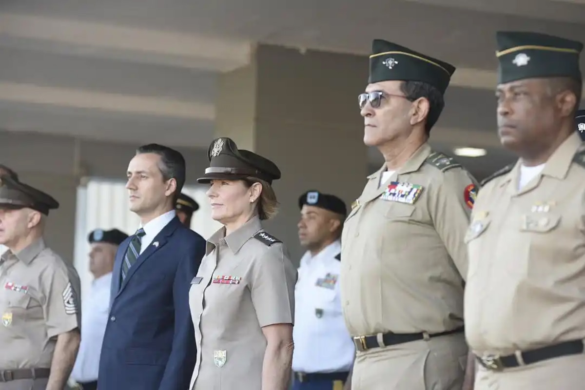 The commander of U.S. Southern Command, Army Gen. Laura Richardson, stands alongside Dominican Republic Minister of Defense, Lt. Gen. Carlos Luciano Díaz Morfa.