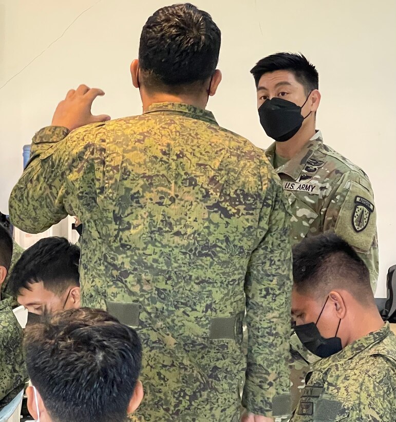 Staff Sgt. Michael Bamba, Senior Operations Advisor for Maneuver Advisor Team 5333, Force Package 22-1-I, 5th Security Forces Assistance Brigade, discusses troop leading procedures during a discussion with members of 3rd Infantry Division, Philippine Army at Camp Peralta, Philippines, Apr. 19, 2022.