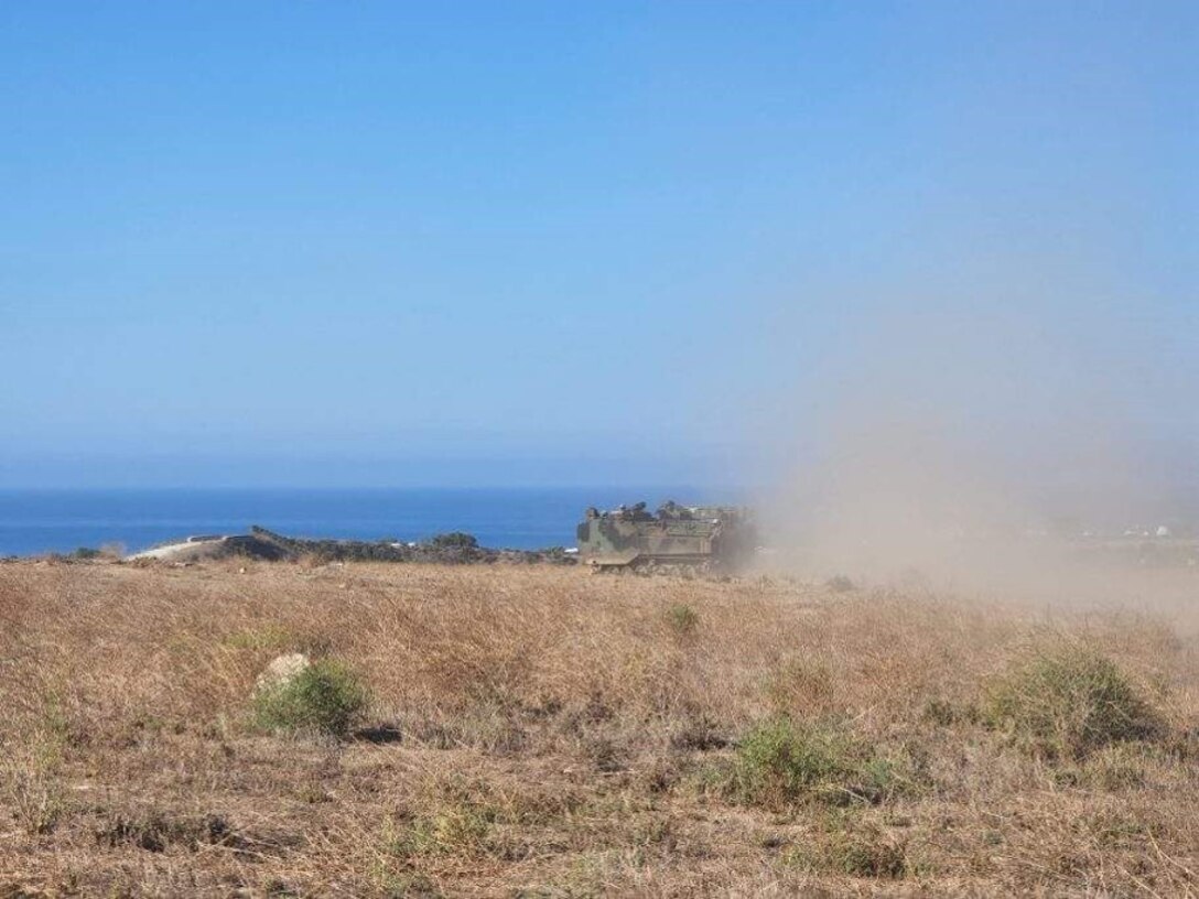 Assault Amphibian Vehicle (AAV) RB1 5-22, RB1 and RB2 instructors conducting land driving operations, TA Tango with P7 and R7 AAVs.