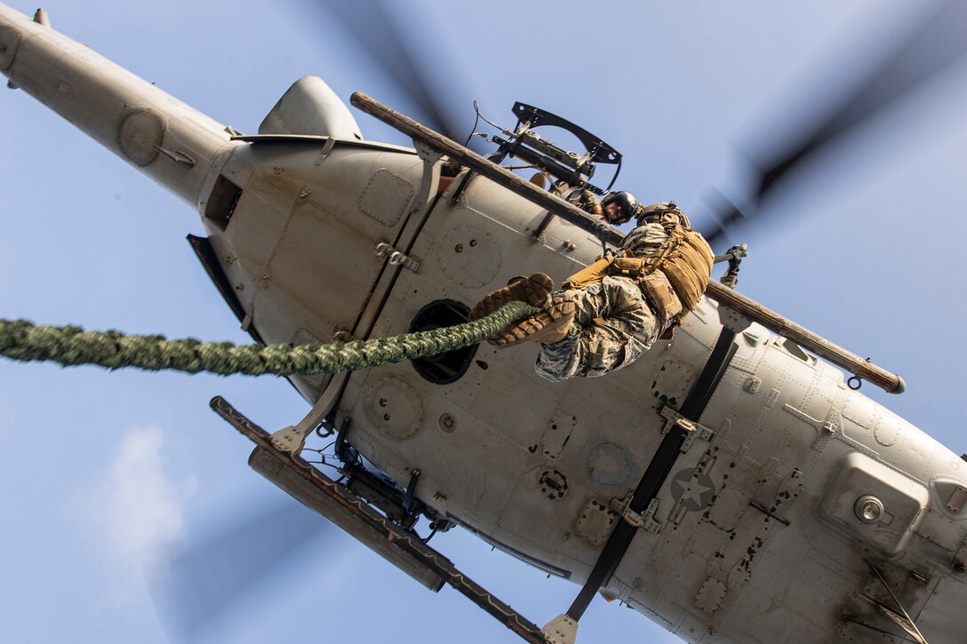 ロープの降下訓練