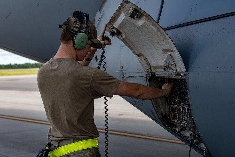 Airman recovers a C-17 Globemaster III.