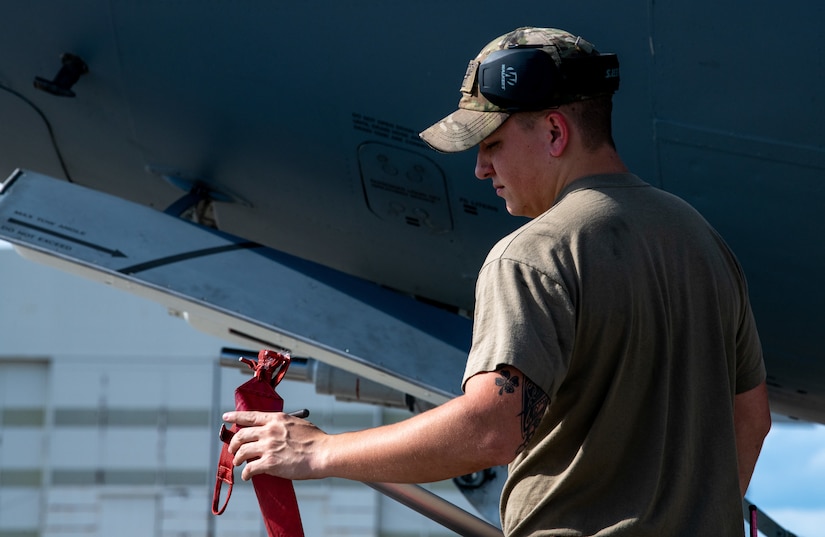 Airman recovers a C-17 Globemaster III.