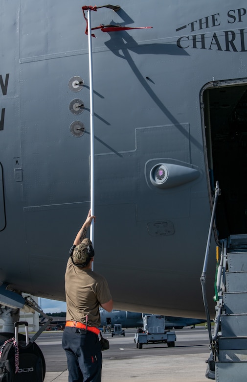 Airman recovers a C-17 Globemaster III.