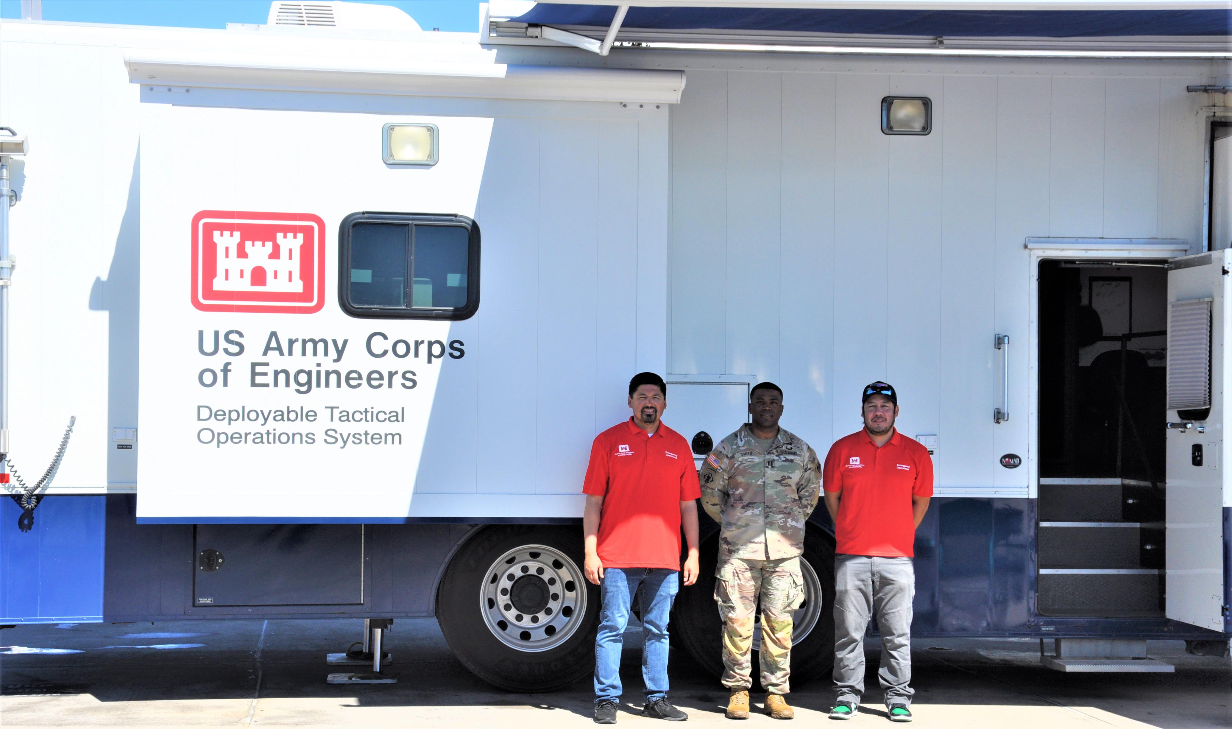 Hundreds visit Corps’ emergency command control vehicle display at San