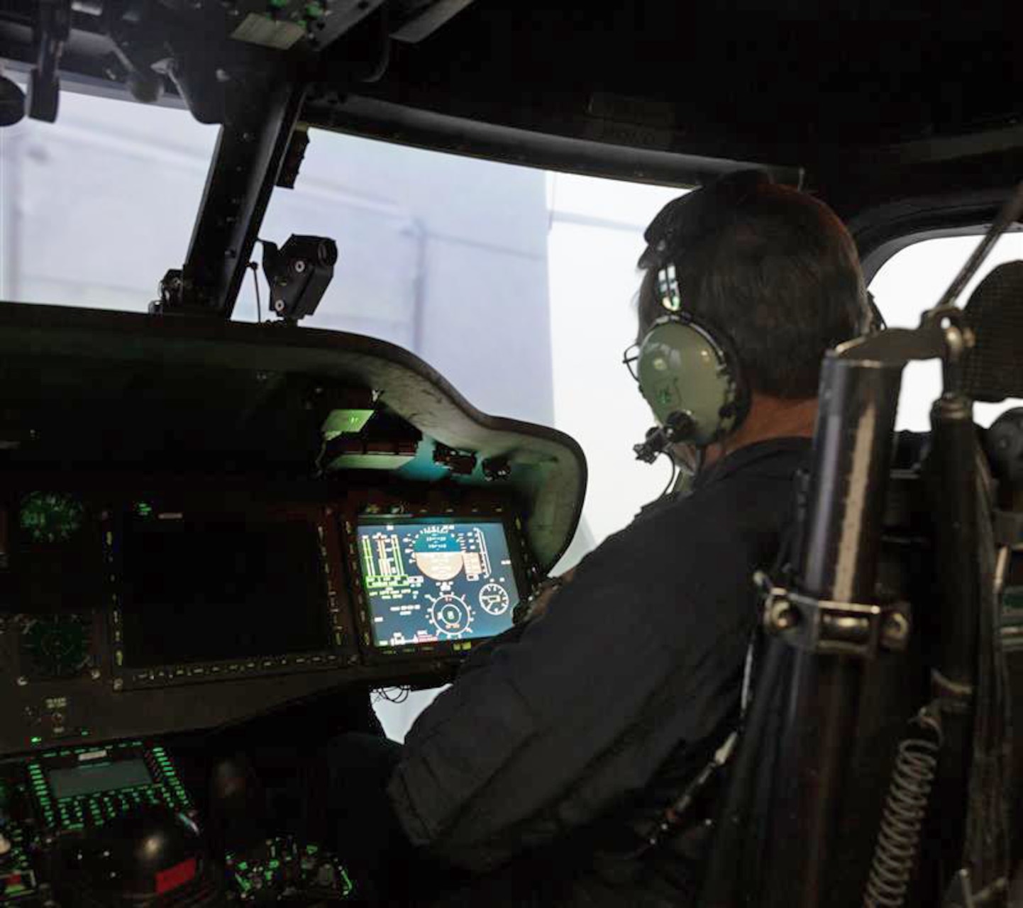 A rotary pilot performs a shipboard-landing maneuver through fog in a simulated scenario at the Naval Air Warfare Center Aircraft Division’s Manned Flight Simulator in 
Patuxent River, Md.