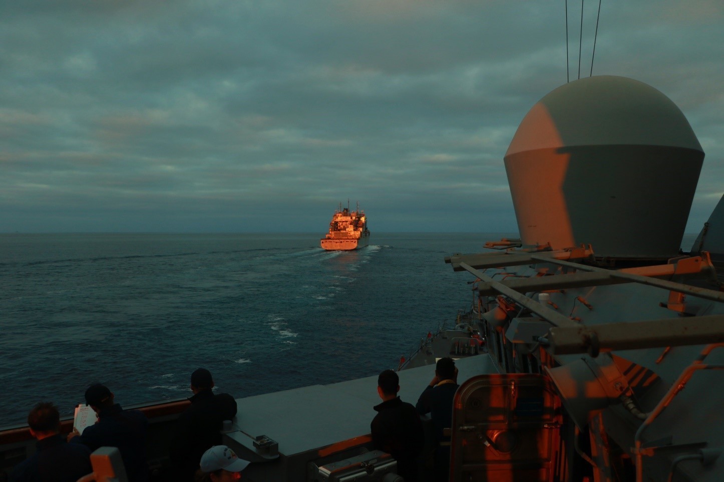The Arleigh Burke-class guided missile destroyer USS Paul Hamilton (DDG 60) approaches the Military Sealift Command Lewis and Clark-class dry cargo and ammunition ship USNS Washington Chambers (T-AKE 11) for an underway replenishment.